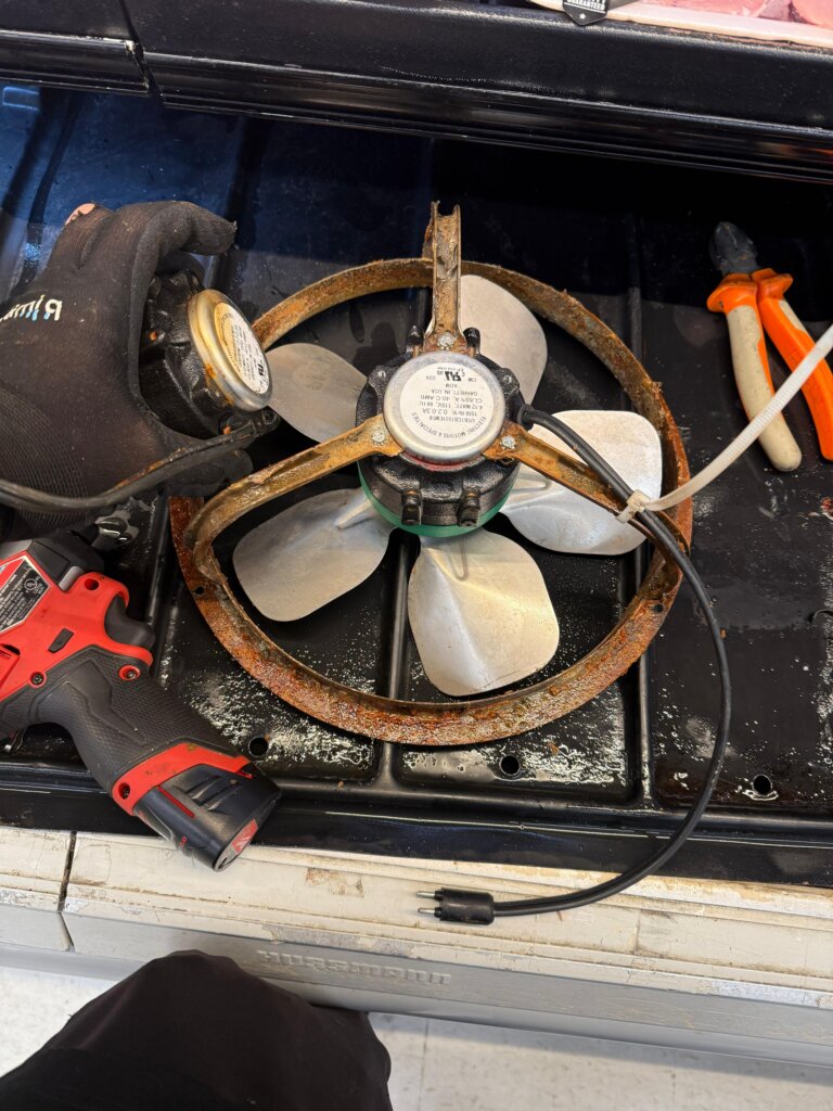 Florida Refrigeration Maintenance: Protect Your ROI 4 Mantenimiento en nevera 3